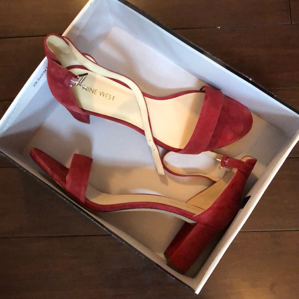 New In Box Nine West Pruce Red Suede Sandals 10